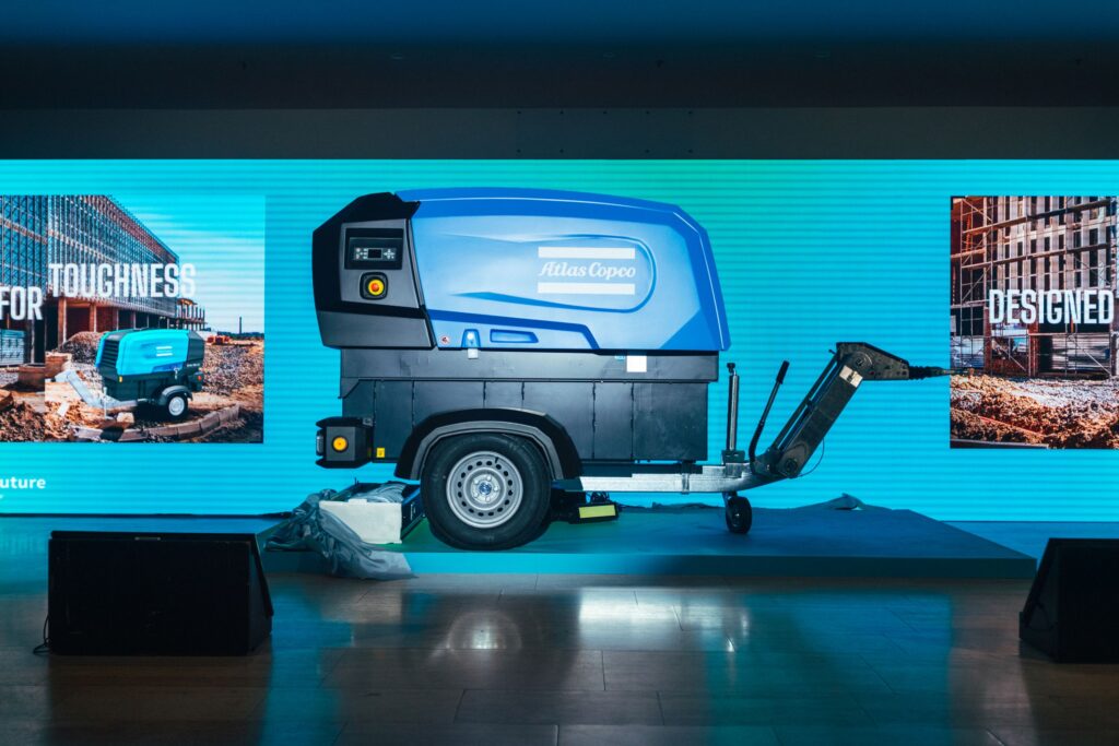 Atlas Copcoval a fenntartható jövőért – bemutatjuk a világ első akkumulátoros csavarkompresszorát