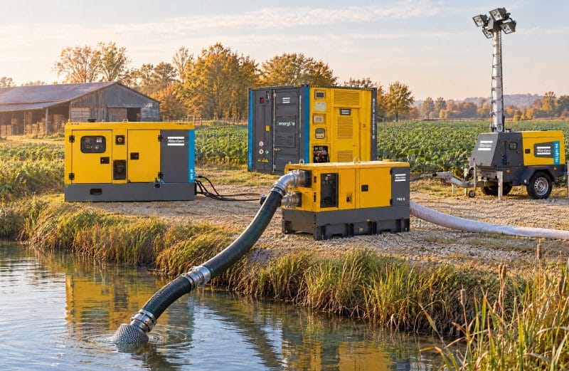 Atlas Copco PAS diesel szivattyú tóból szivattyúz, mellette QES áramfejlesztő, ZenergiZe energiatároló és HiLight fénytorony mezőgazdasági területen